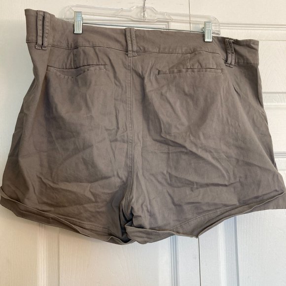 Torrid Shorts Size 26 Plus Size Gray - Picture 3 of 3